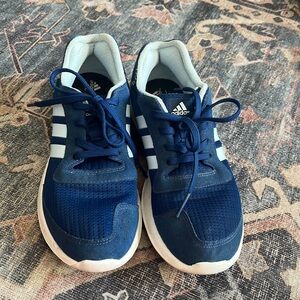 Women Adidas Cloudfoam sneakers